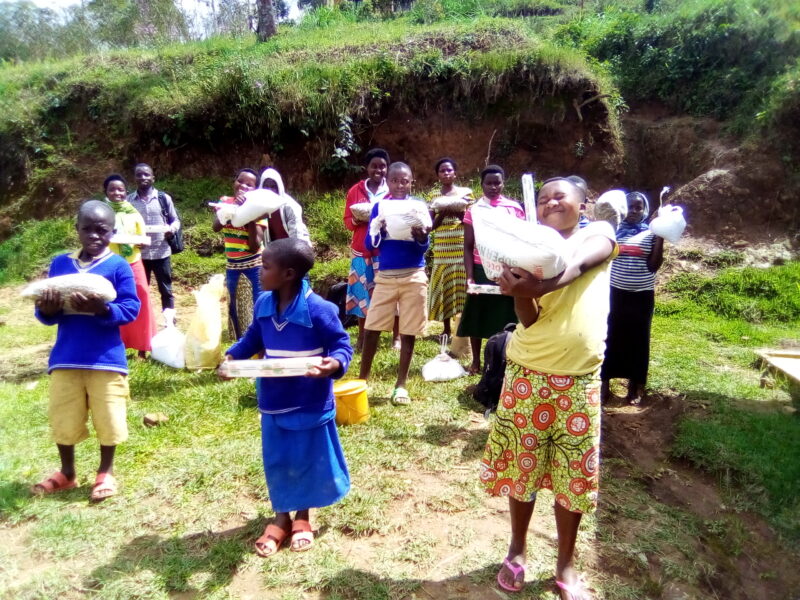 Erste Hilfslieferungen für Kinderfamilien in Ruanda